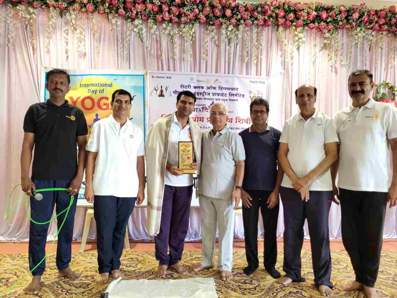 अंतरराष्ट्रीय योग दिवस रोटरी क्लब हिंगणघाट आणि गीमाटेक्स यांच्या संयुक्त विद्यमाने उत्साहात साजरा